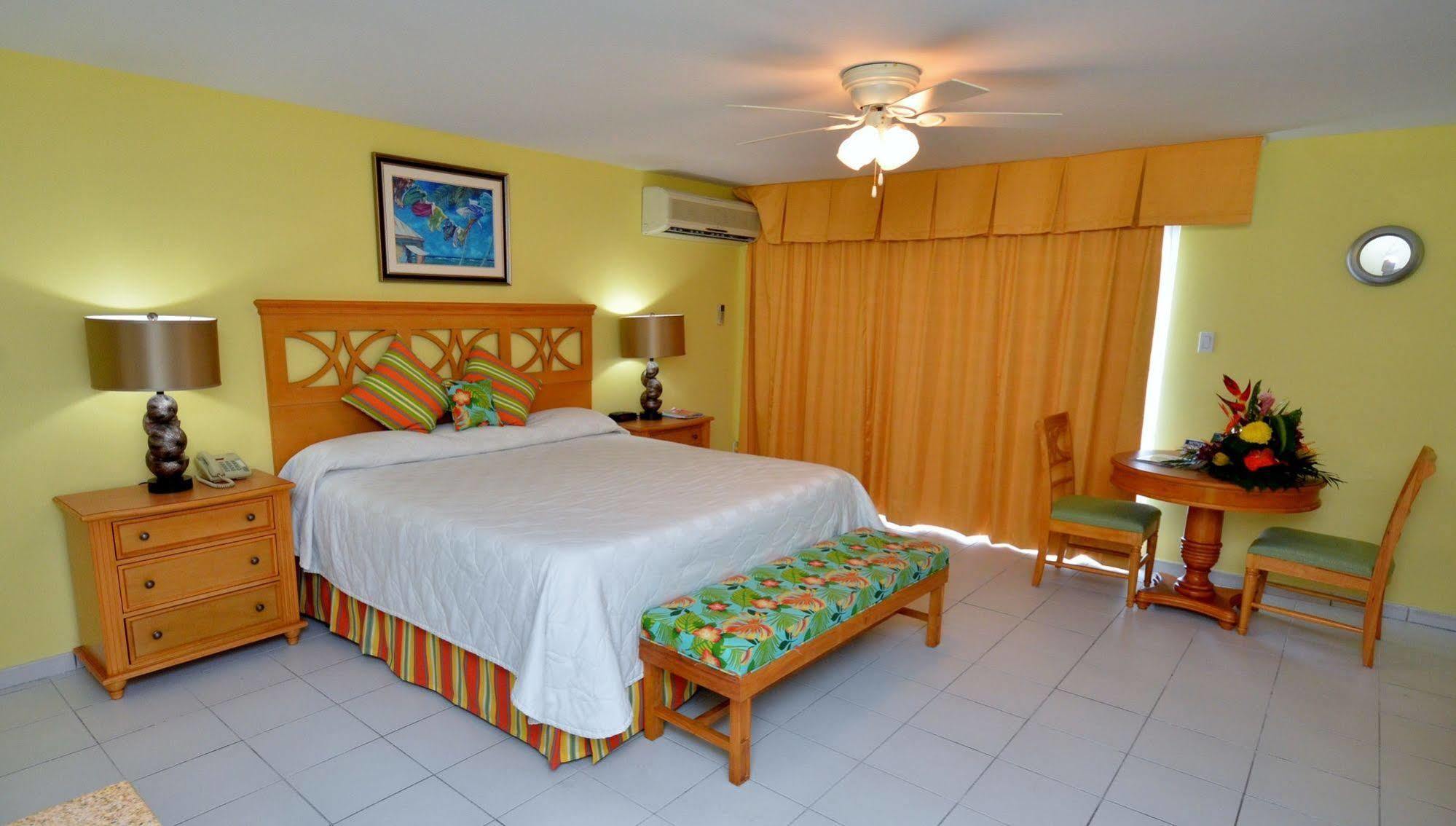 The Atrium Beach Resort And Spa, Ascend Hotel Collection Simpson Bay Buitenkant foto